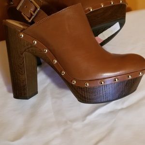 Ladies platform cloggs
